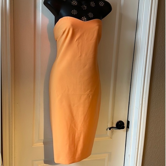 Likely Women's Laurens Dress
In Mandarin Sun Tangerine Barbie Core Strapless NWT - Picture 4 of 17